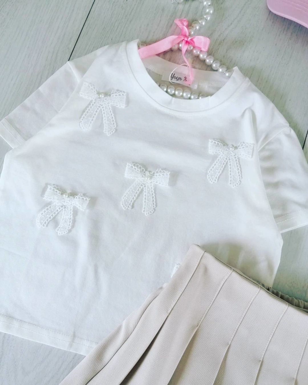 Bluzeczka z Kokardkami Biała - KARMELOWY BUTIK zdjęcie 1