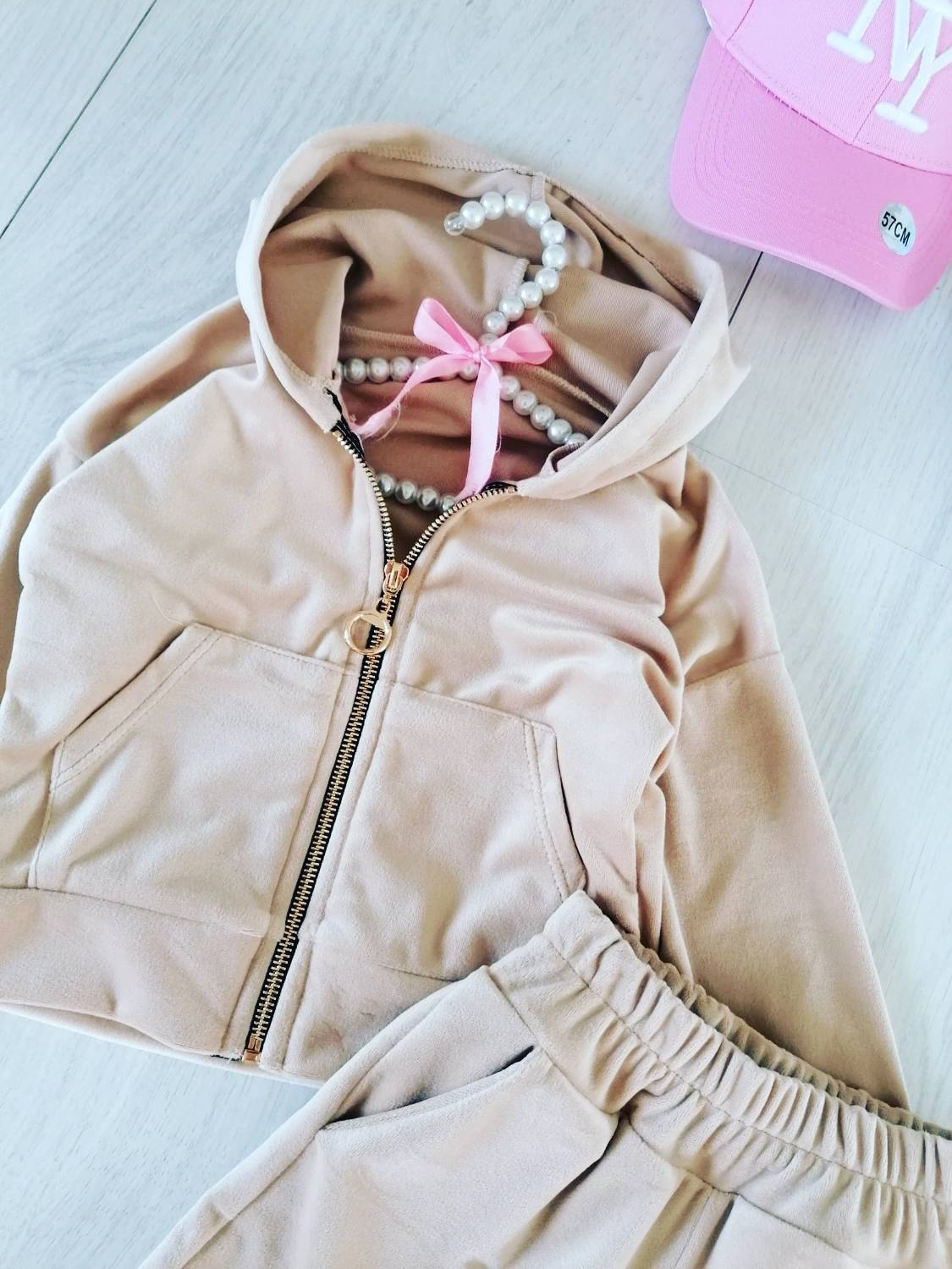 Dres Welurowe Love Beżowy - KARMELOWY BUTIK zdjęcie 1