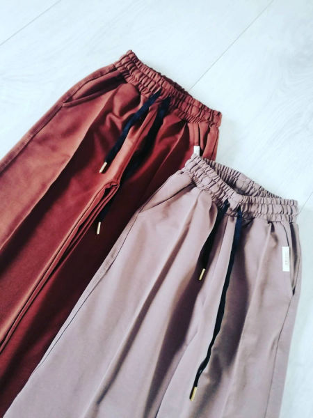 Spodnie Dresowe z Przeszyciem Czekoladowe - KARMELOWY BUTIK zdjęcie 1