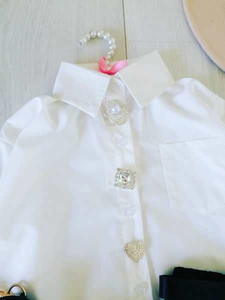 Koszula z Biżuteryjnym Zapięciem - KARMELOWY BUTIK zdjęcie 4