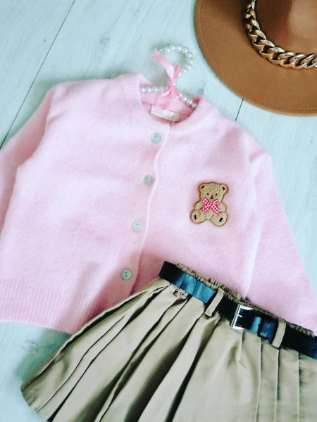 Sweterek z Aplikacją Misia Różowy - KARMELOWY BUTIK zdjęcie 4